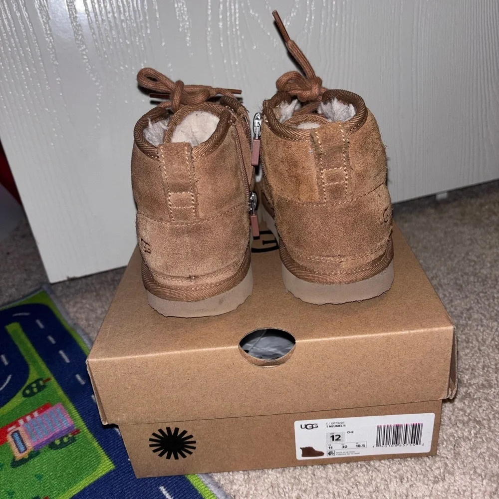 Children Unisex Boots UGG Kids Neumel II (Toddler/Little Kid) SIZE 12 PRE-OWNED